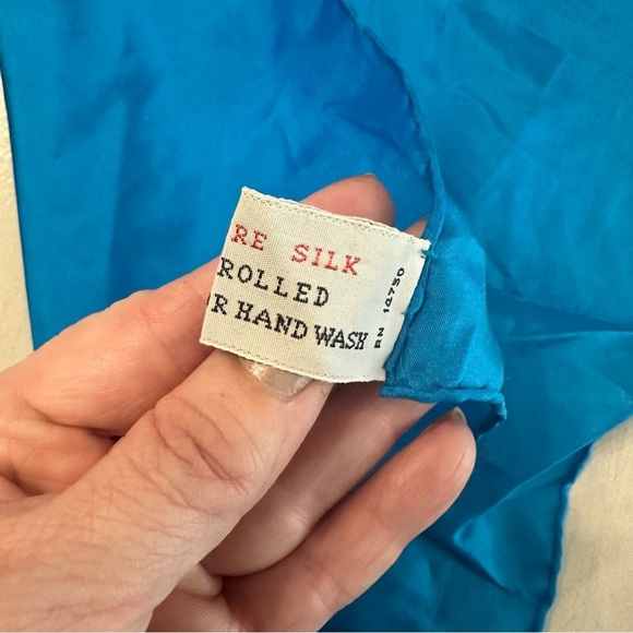 Women’s Blue 100% Pure Silk Hand Rolled Lightweight Scarf GUC - Picture 6 of 7